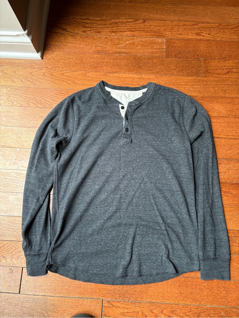Y2K GAP GREY HENLEY LONG SLEEVE SHIRT